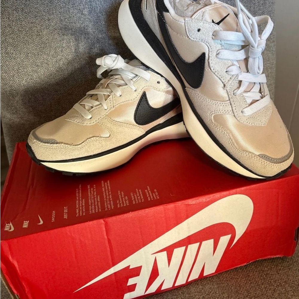 Nike Beige and Black Athletic Shoes PHOENIX Waffle Summitt